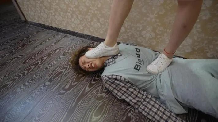 『奴隶岛』—麦可颂玩弄表白的舔狗