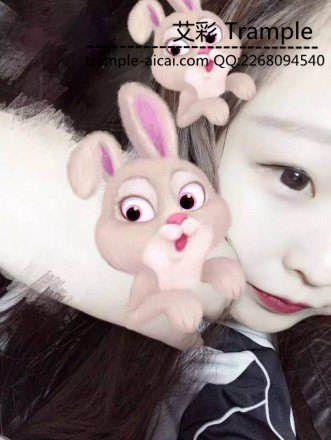 【七小主】众多女生臭脚围殴头套男