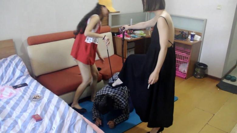 纯艺仟梦 暴打偷袜贼