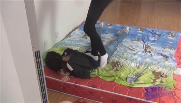 校园剧第六集 白袜互殴狠踩 G-NV-109