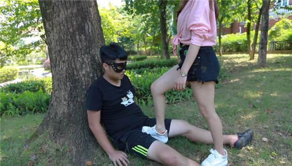 『奴隶岛』—灵灵公园遛狗赏赐汗脚