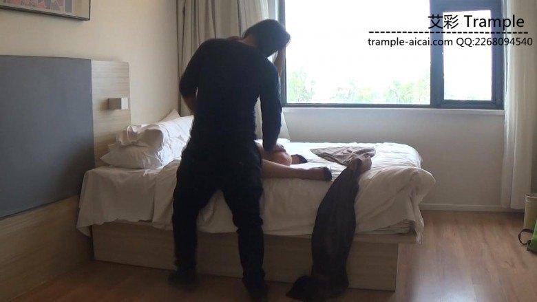 女特工潜入宰杀暴徒