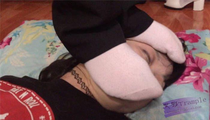 售房打工妹原味棉袜高跟重踩