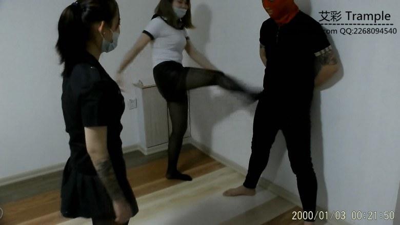 婷婷小徐第一次暴力踹裆