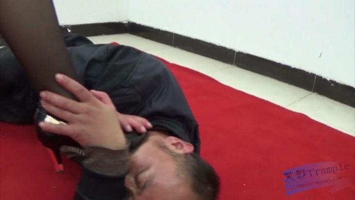 卧底女线人闯出虎穴.