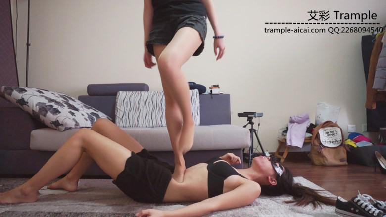 『小妮女女』美女S收拾虐待欠钱的贱货