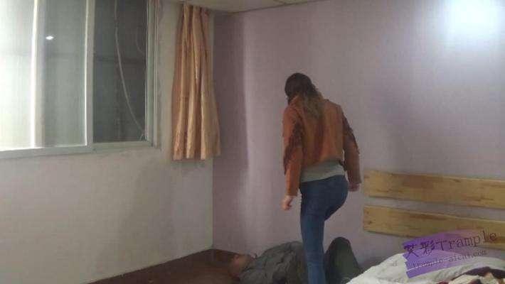 跆拳道美女人肉沙包 跆拳道美女人肉沙包