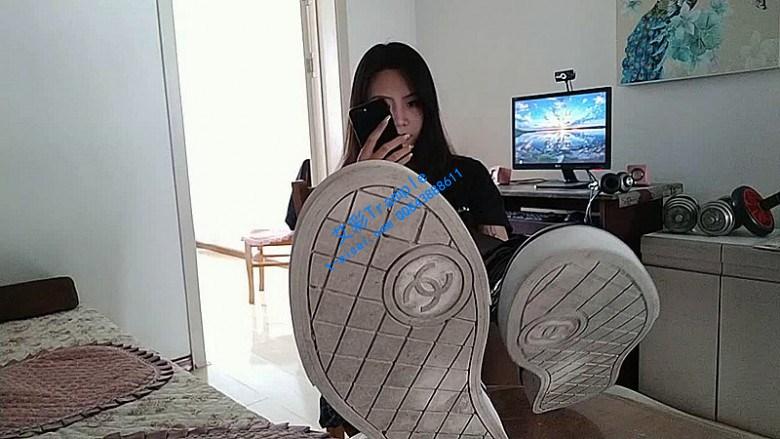 夏季黑丝脚下的空气