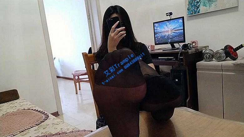 夏季黑丝脚下的空气