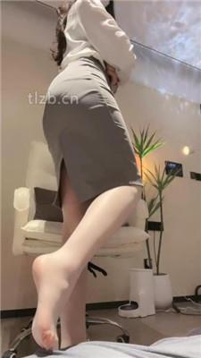 【禾未】御姐范S-美腿诱惑踩地毯狗