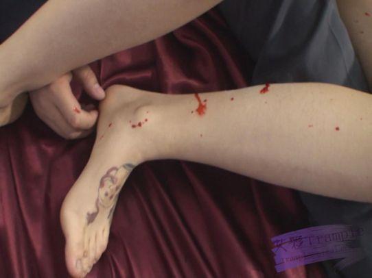 长腿女杀手虐杀黑道三兄弟（中）–双脚夹脖子吐血