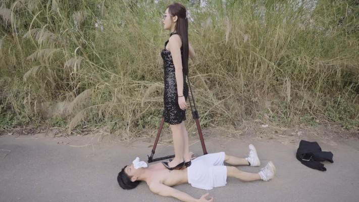 『奴隶岛』—[MagicIMirror 魔镜少女]—星奈路边踩踏碰瓷的路人 MM-220729