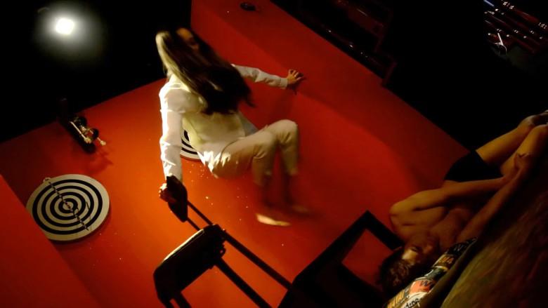 『奴隶岛』—史上超重度全体重跳虐脸部