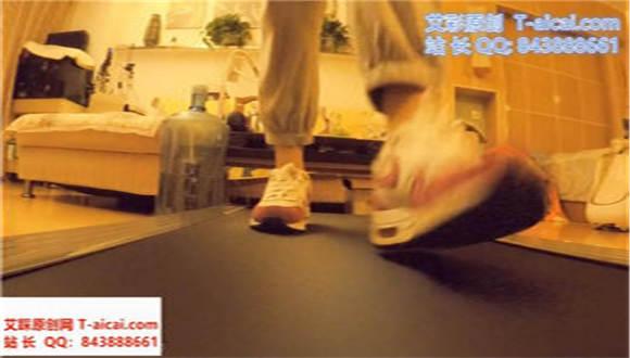 婧児运动后 三双高跟鞋丝袜 抬起脚玩弄踩踏人脸地板