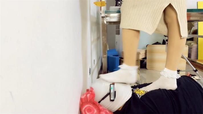 【婧児小主】晓G帆布鞋脏白袜踩头踩脖子 踩踹审讯最后裁断囚犯脖子! YC-220516-4 【婧児小主】晓G帆布鞋脏白袜踩头踩脖子 踩踹审讯最后裁断囚犯脖子! YC-220516-4