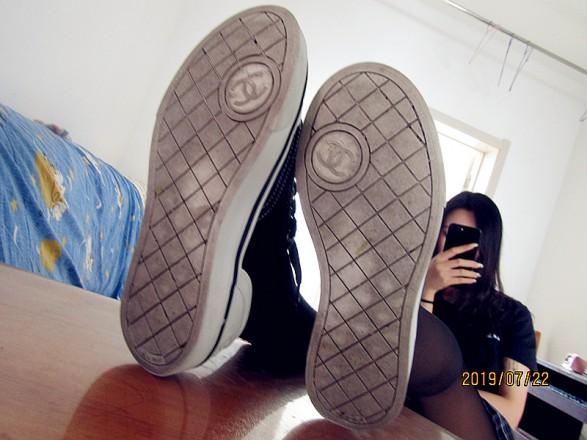 夏季黑丝脚下的空气