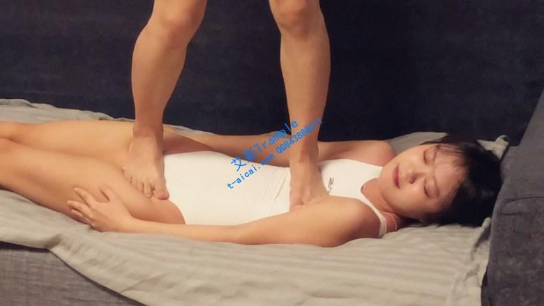 最强女m：全新风格女女踩踏人肉舞毯！