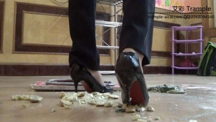 职业装木板压碎