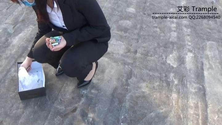 女主职业装高跟物体粉碎2