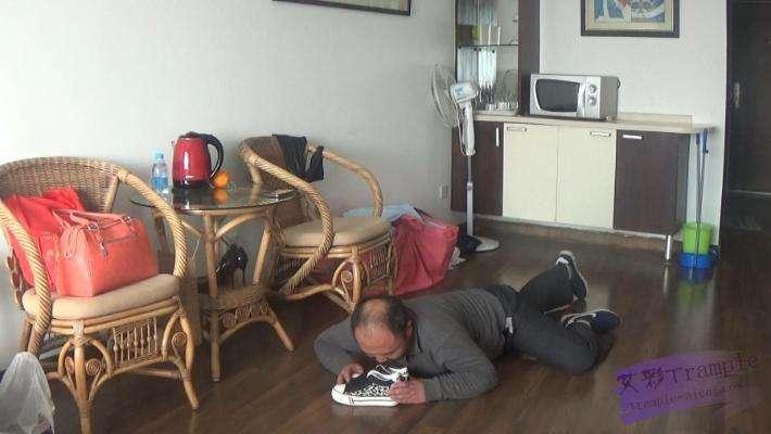 女杀手老大教训废物马仔