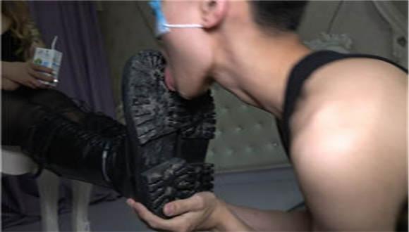 【冷柔】开发学生狗舔脏鞋底