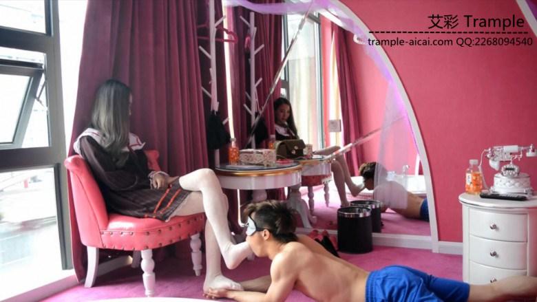 『奴隶岛』—恋足舔丝袜脚