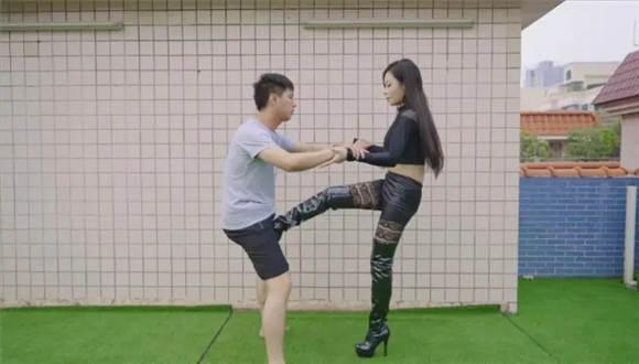 『奴隶岛』—〔Magic︱Mirror 魔镜少女〕—长靴踢废出轨的老公