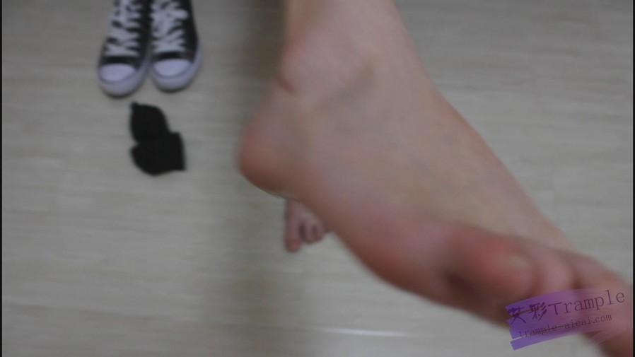 第一视角口水羞辱，贱狗快来舔我吐到鞋袜上的口水