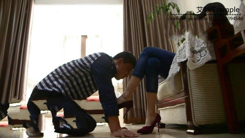 恋上LULU迷人的高跟裸足