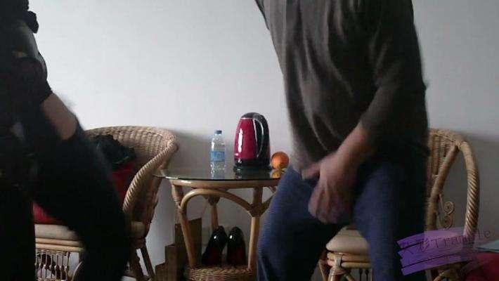 莉莉金九电气按摩