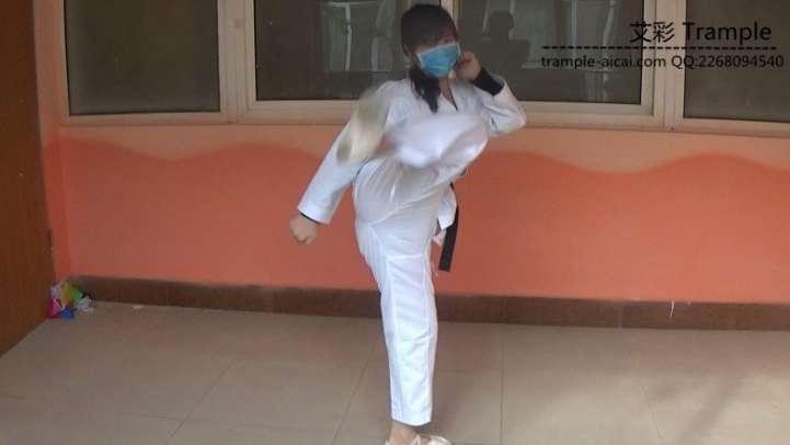 跆拳道美女防狼演练.