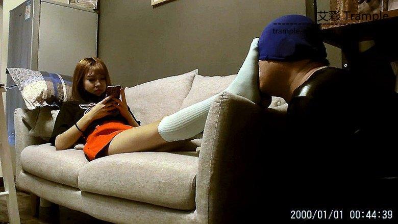 高档酒吧戏弄脚奴