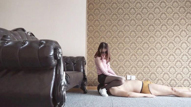 帆布鞋黑丝调教+圣水