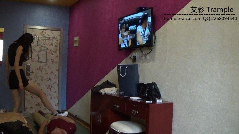 偷闻女主内衣遭虐打