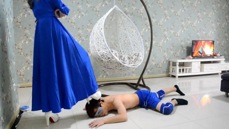 『奴隶岛』—靴下的威严