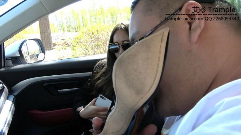 变态司机花光工资让拜金女羞辱