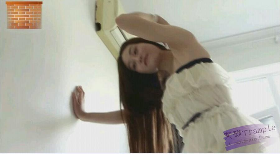 超级性感清纯大美女踩踏骑坐小美女G-NV-182