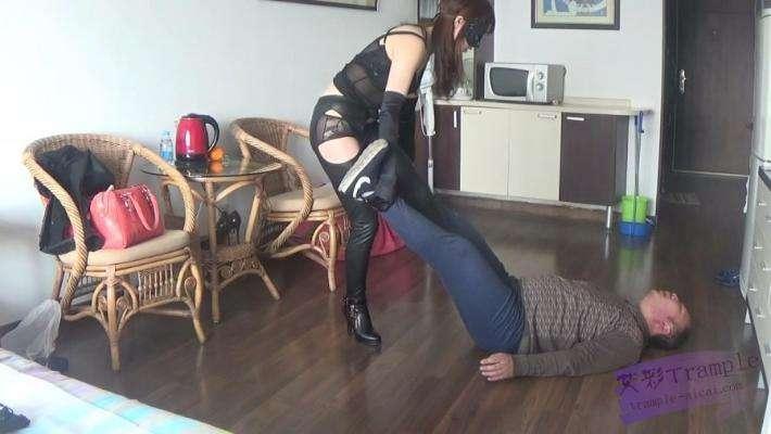 莉莉金九电气按摩