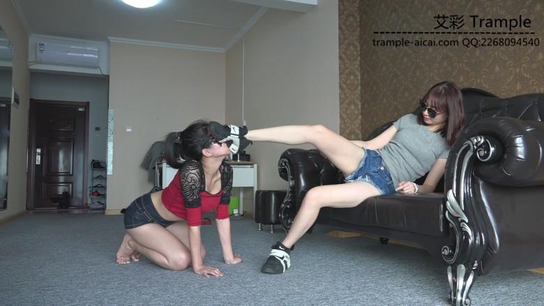 『小妮女女』白袜运动鞋全体重无情践踏女M