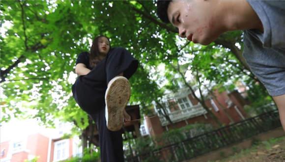 『奴隶岛』—狗嘴清洁泥鞋底（上）