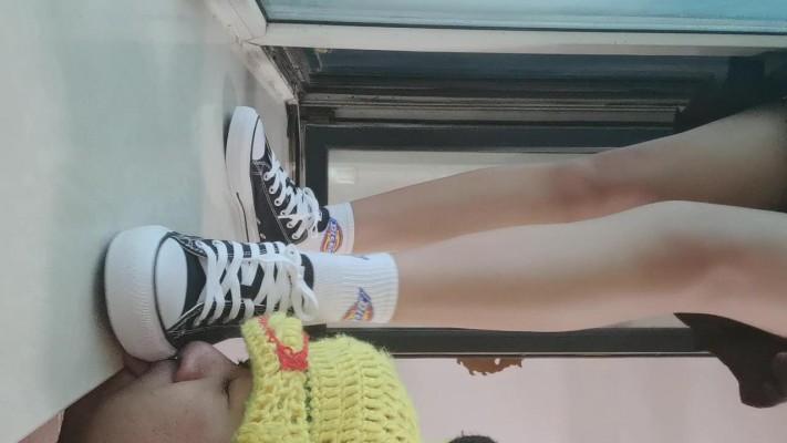 【不良女学生】匡威鞋底踏舌头 YC-220807-4