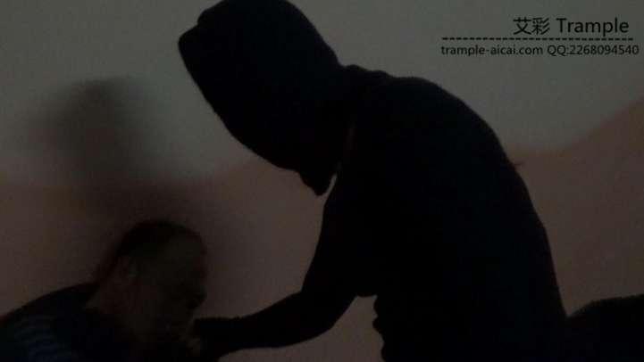 蒙面女贼劫财杀人