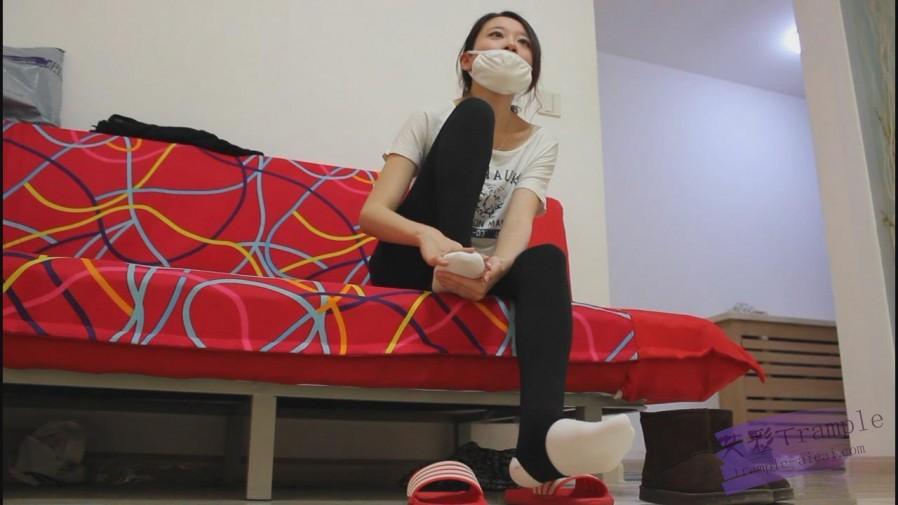 剧情-恋足男给妹妹暖脚