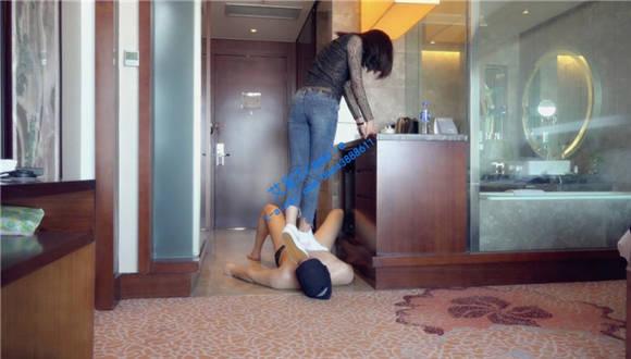 小默牛仔裤白袜运动鞋调教