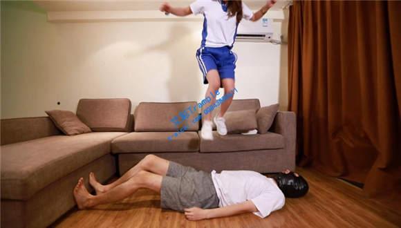 『奴隶岛』—邻居小太妹欺负老实男