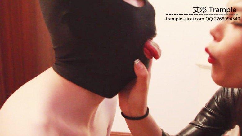 明妃女王脏鞋口水调教2 明妃女王脏鞋口水调教2