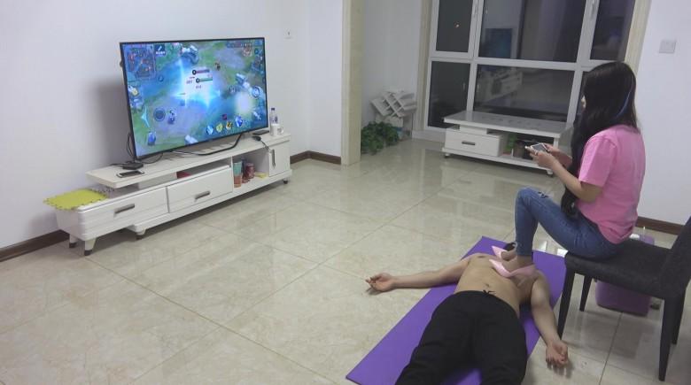 人体肉垫高跟虐乳