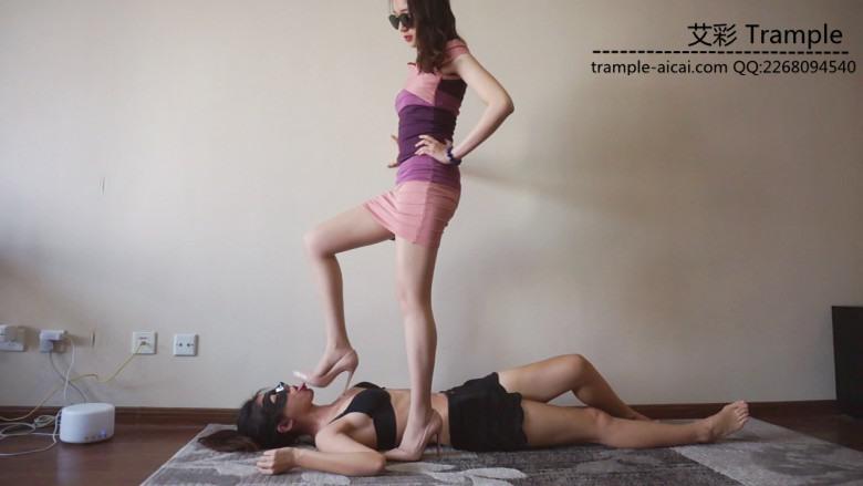 『小妮女女』超美肉丝高跟玩弄调教女M