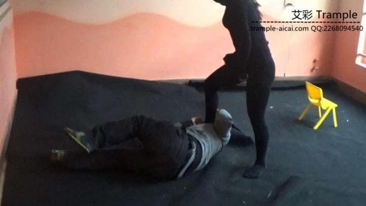 蒙面女贼劫财杀人