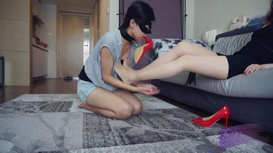 『小妮女女』高贵女主丝袜高跟调教小贱母狗